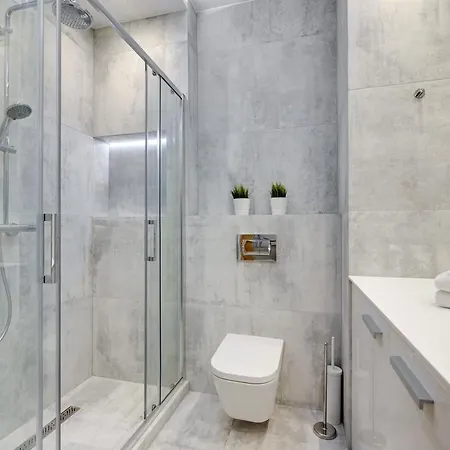 - Free Private Parking Apartment