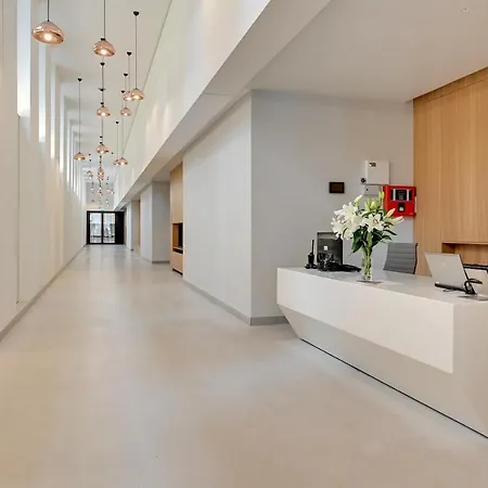 - Free Private Parking Apartment *